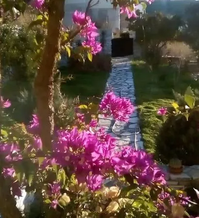 Chrisa' S Country House *