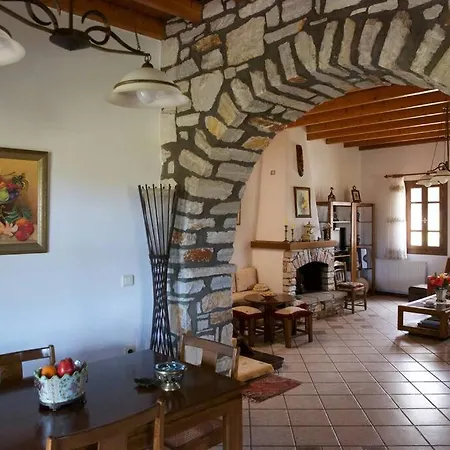 Nyaraló Chrisa' S Country House *