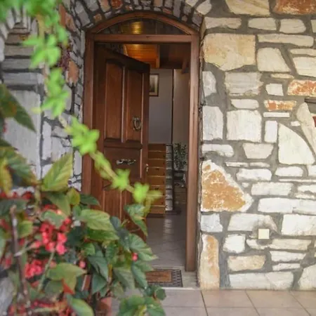Chrisa' S Country House *