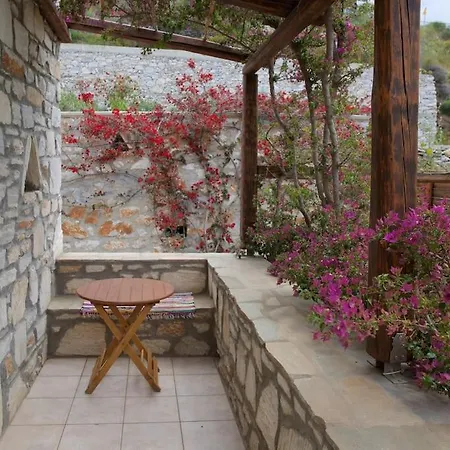 Nyaraló Chrisa' S Country House *
